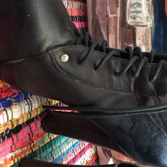 Platform lace booties - Picture 3 of 5